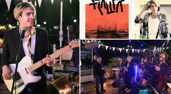 Młody muzyk gra na gitarze elektrycznej podczas koncertu. W tle widać zespół i ekipę filmową. Na górze zdjęcie okładki albumu "Flauta".
