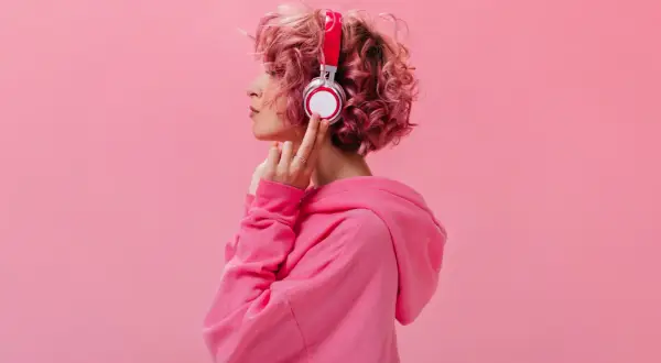 Playlista szczęścia: jak muzyka buduje atmosferę na platformach rozrywkowych online
