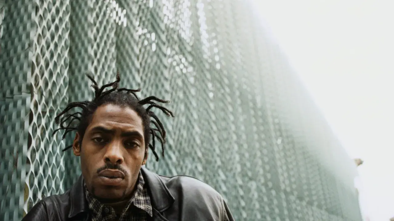 Coolio, w czarnej kurtce, z charakterystycznymi dredami, jakby wyszedł prosto z "Gangsta's Paradise".